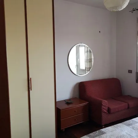 アパート Checchi House ローマ