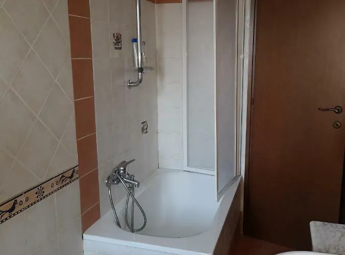 Lejlighed Checchi House *