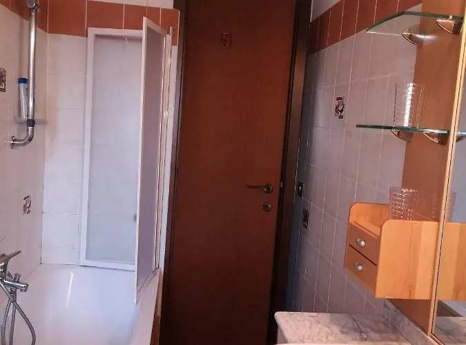 Lejlighed Checchi House *