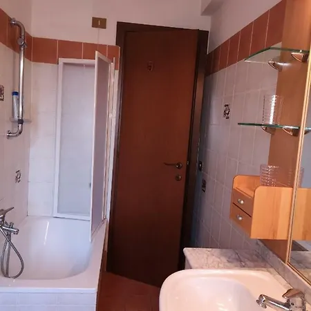 Апартаменты Checchi House *